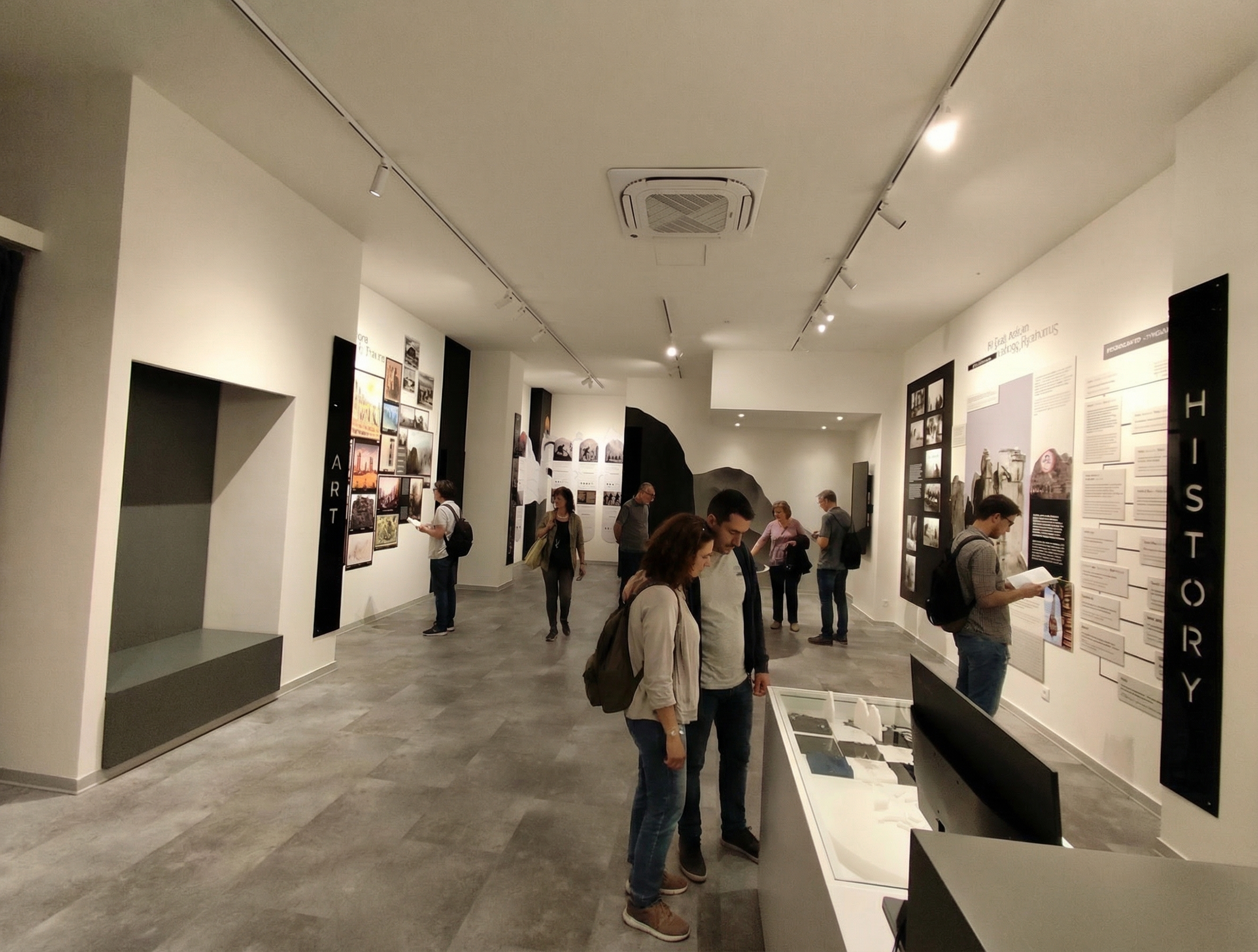 Επισκέπτες στον εκθεσιακό χώρο του Terra Immersia